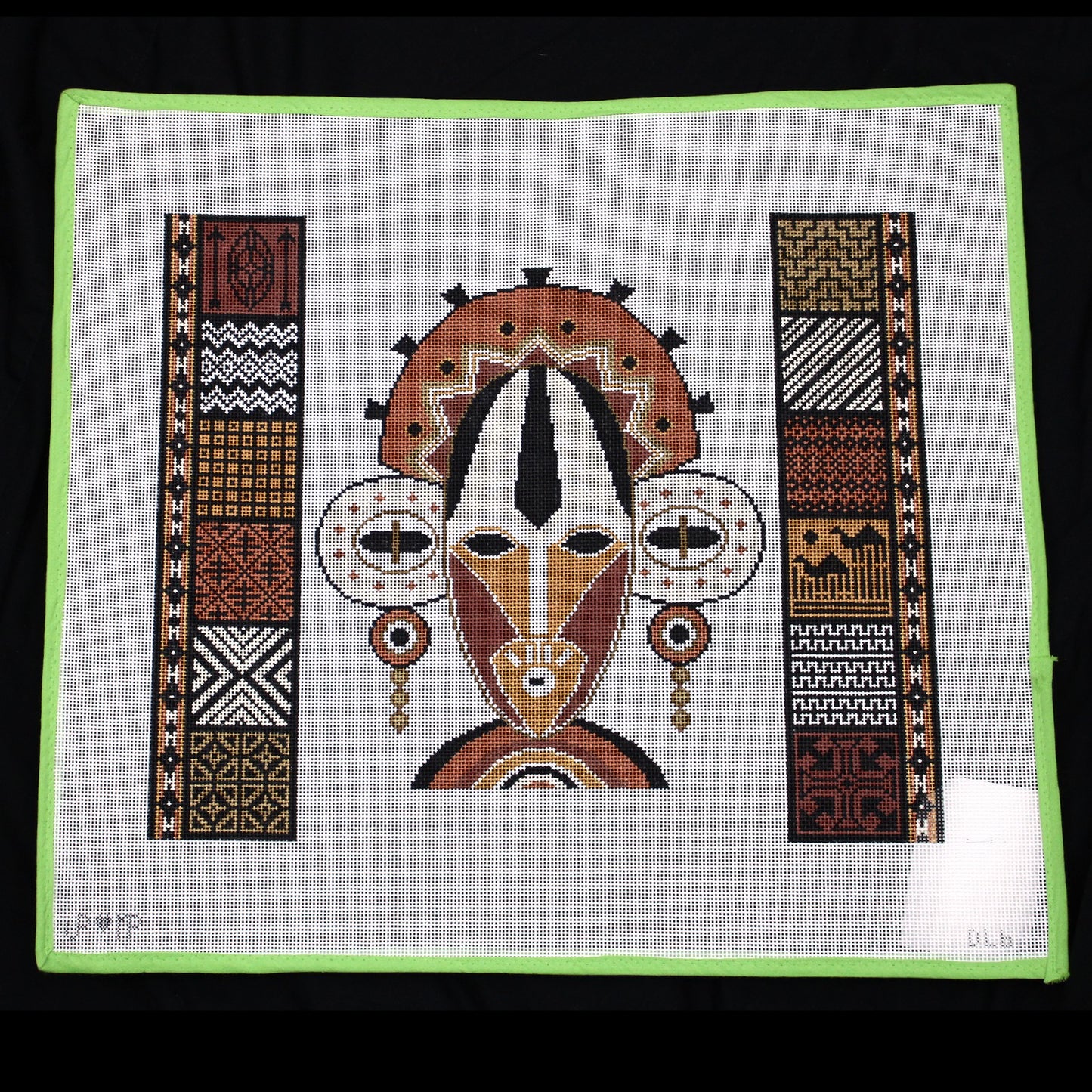 JP DESIGNS HAND PAINTED NEEDLEPOINT CANVAS: AFRICAN TRIBAL MASK BM1
