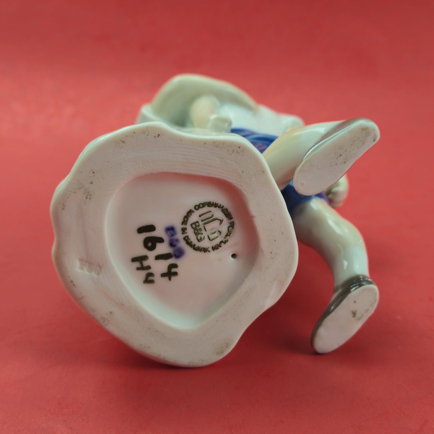 BING AND GRONDAHL ROYAL COPENHAGEN FIGURINE: LOVE REFUSED #16144