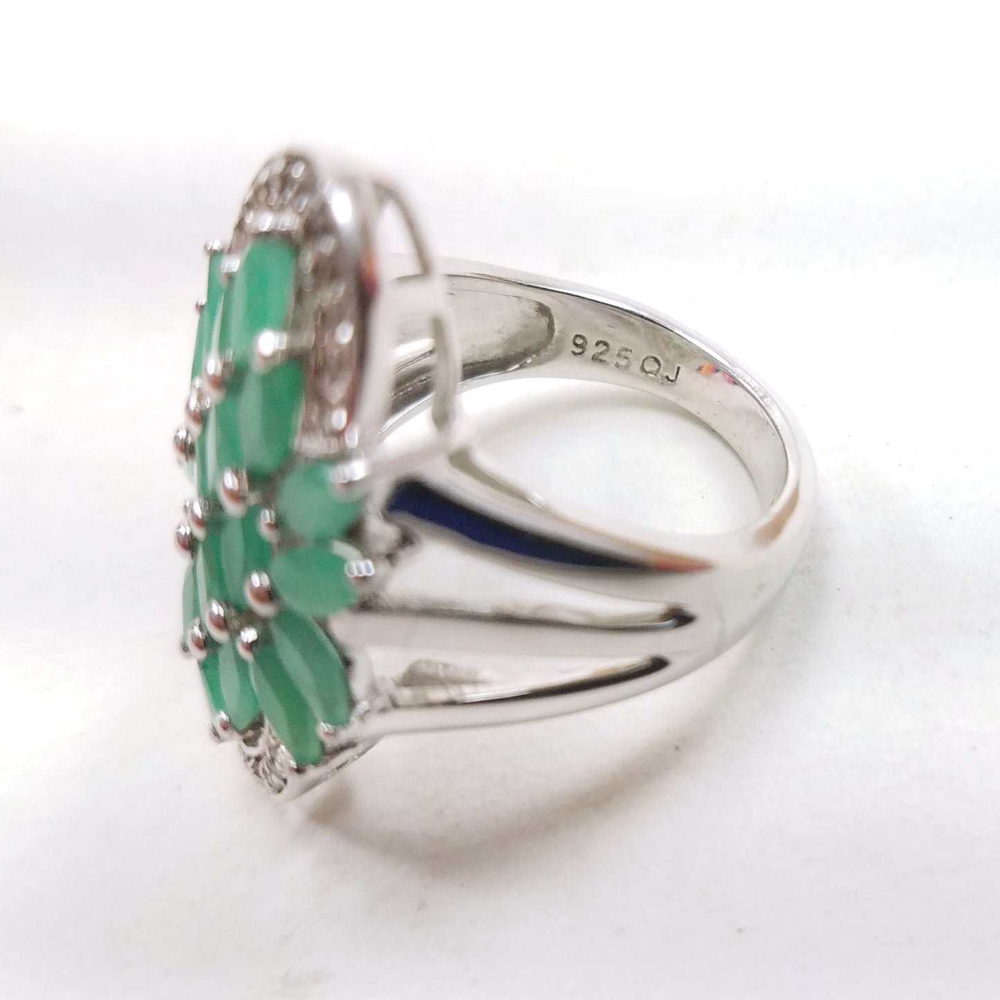 QUINTESSENCE JEWELRY CLUSTER RING LIGHT GREEN AGATE W/ MARCASITE SZ 6, 925 RDO2