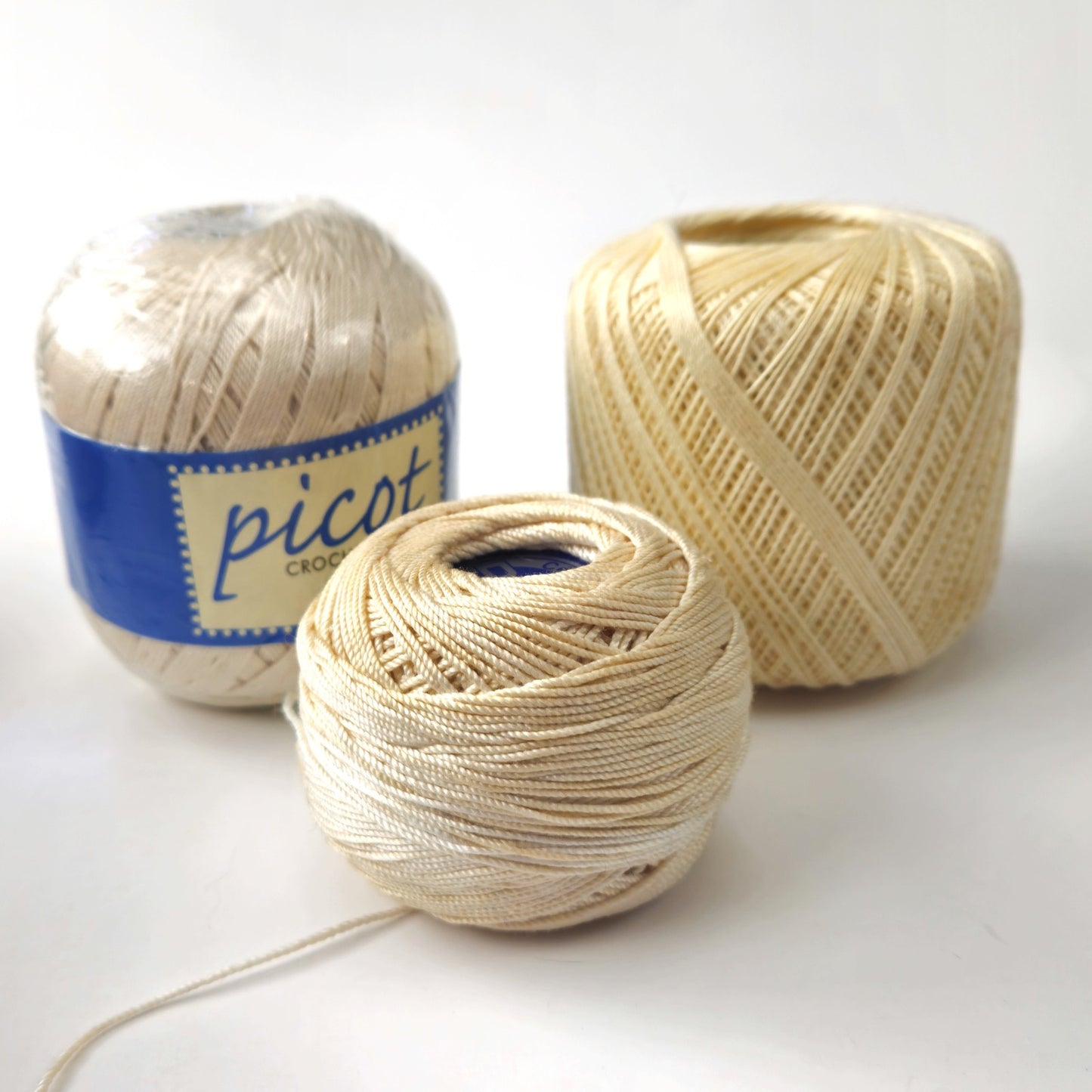 8 CROCHET THREAD LOT:  AUNT LYDIA'S, DMC, ROYALE    KD2