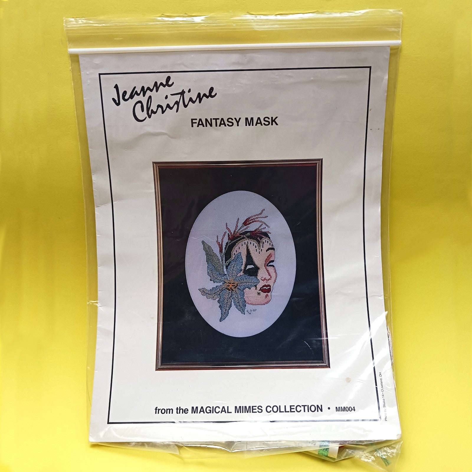 JEANNE CHRISTINE CROSS STITCH CHART & THREADS:  FANTASY (HARLEQUIN) MASK      BM1