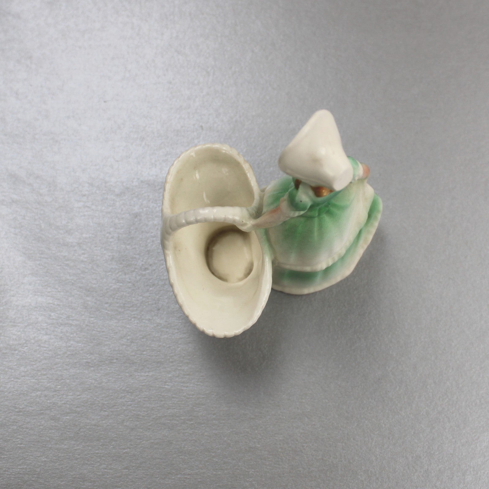 VINTAGE CZECHOSLAVAKIA WOMAN WITH BASKET FIGURINE      FM1