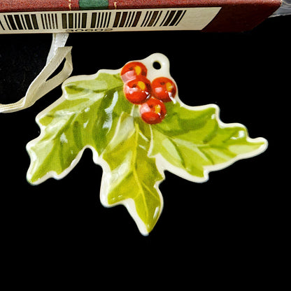 2001 LONGABERGER HOLLY LEAF TIE ON / ORNAMENT1