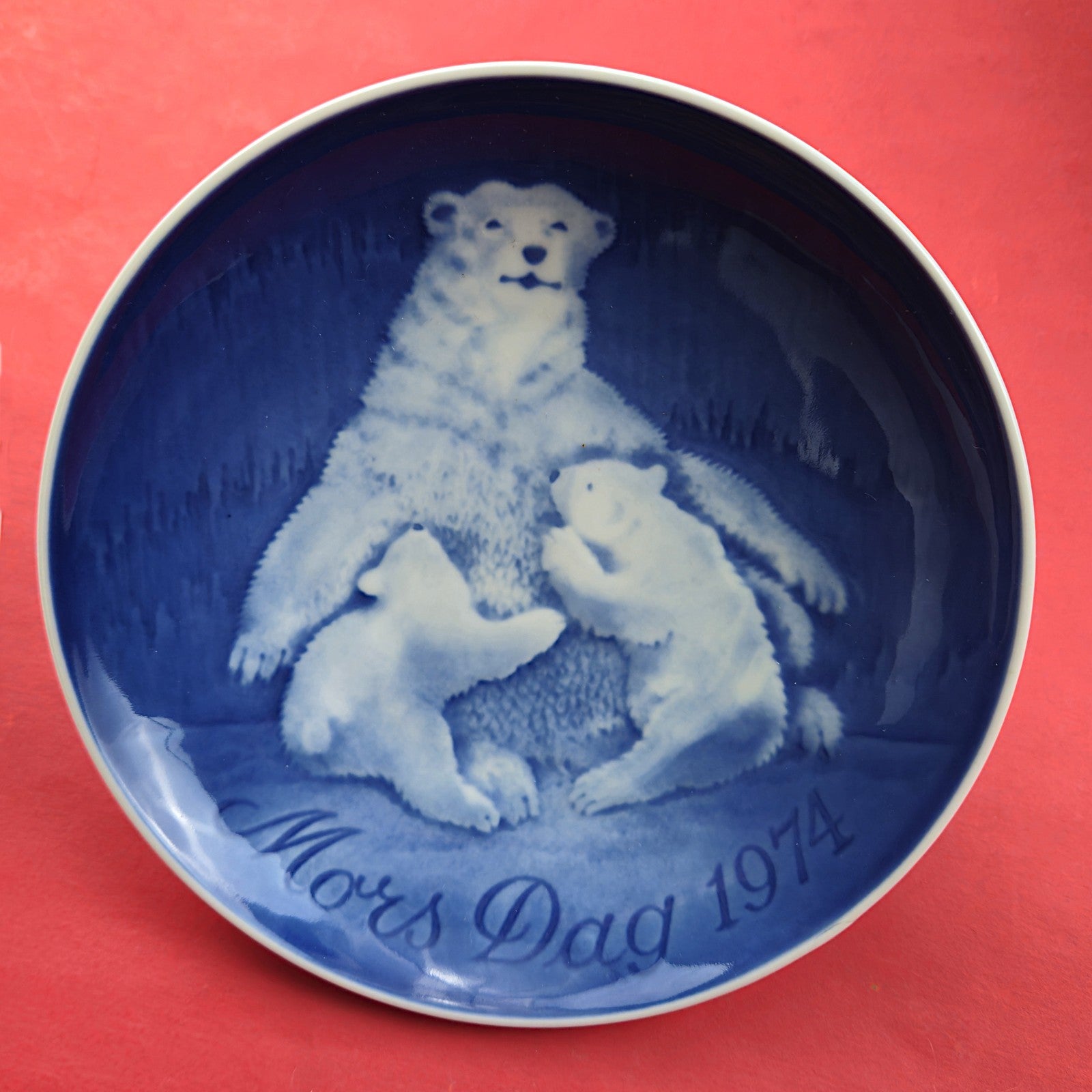 1974 BING & GRONDAHL B & G MORS DAG MOTHER'S DAY PLATE:  POLAR BEAR WITH CUBS0