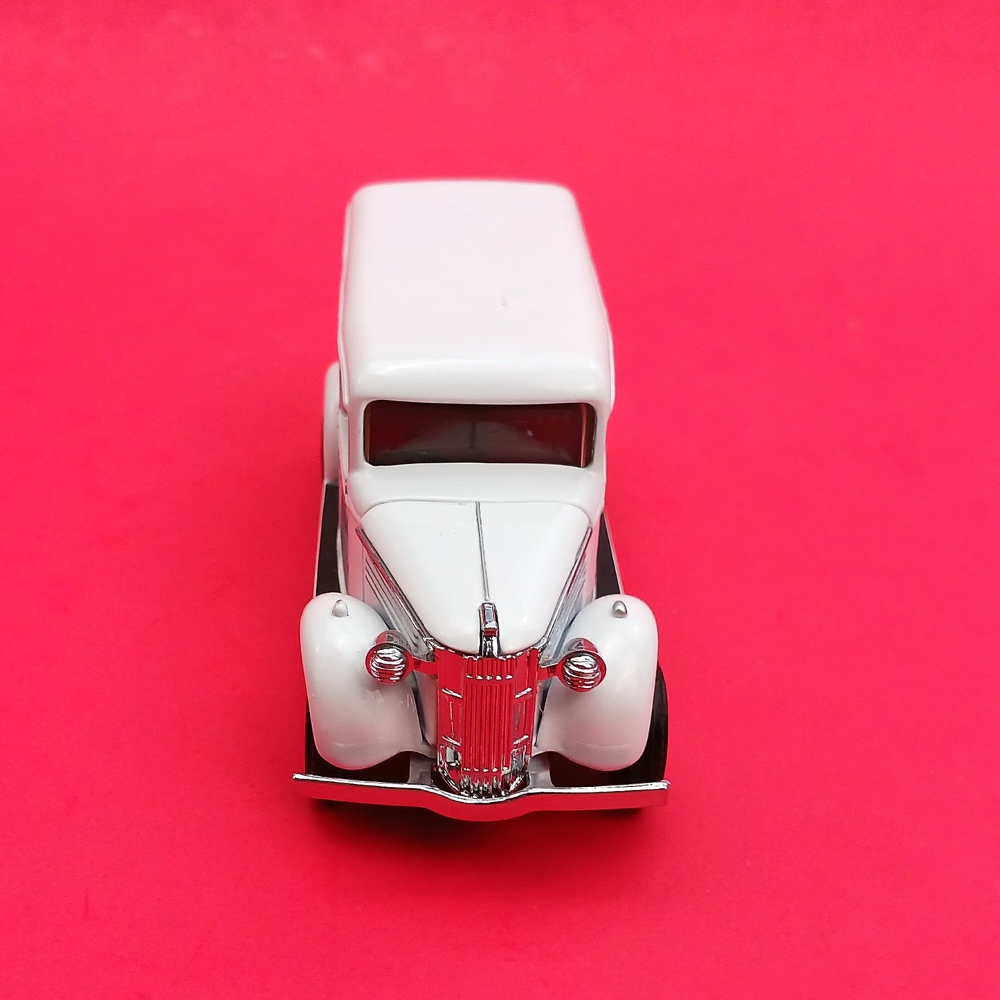 MATCHBOX POWER OF THE PRESS COLLECTIBLE: 1937 GMC VAN THE AUSTRALIAN YPP-07 FM2