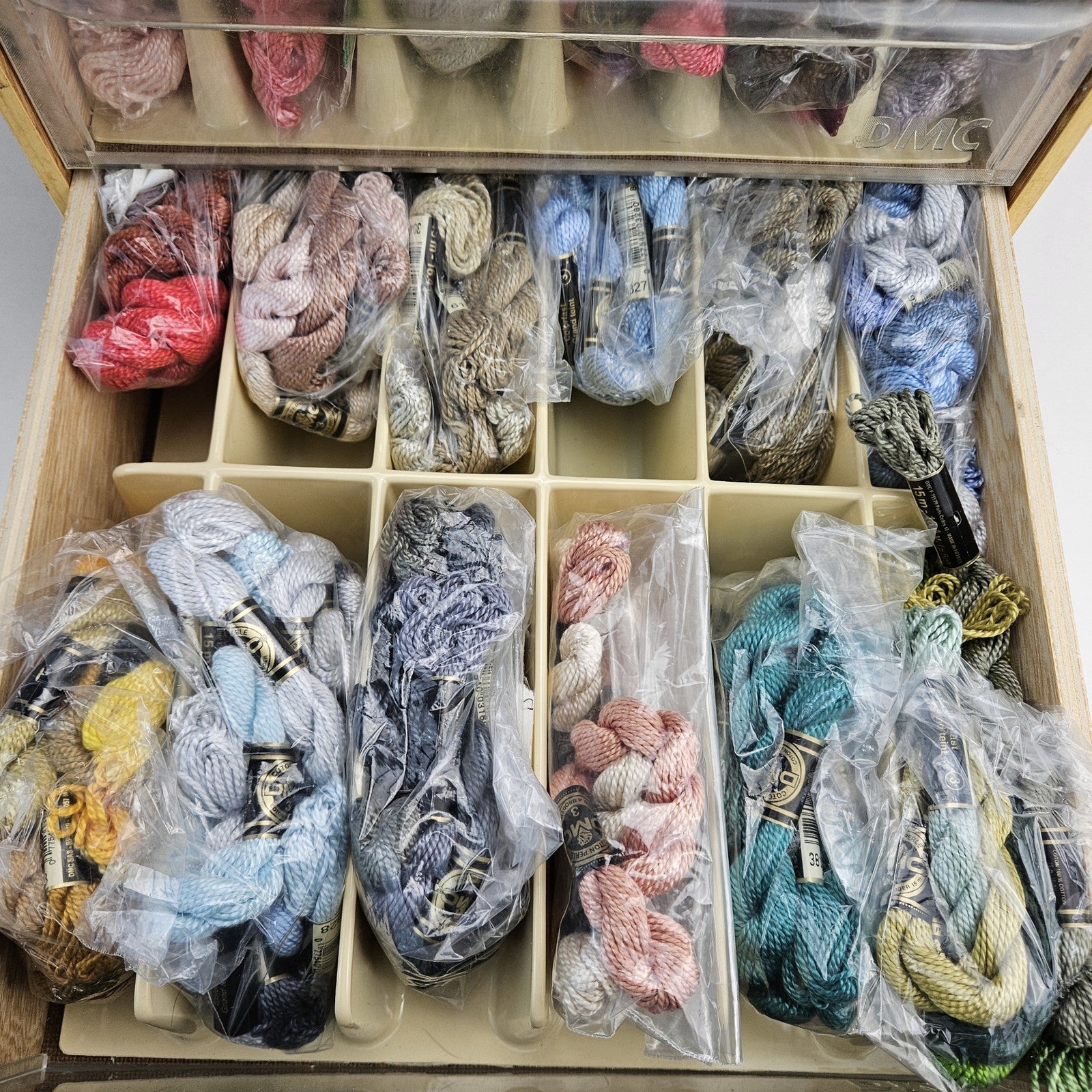 WOW! DMC EMBROIDERY FLOSS STORAGE CABINET & 322 SK DMC PEARL 3    BM9