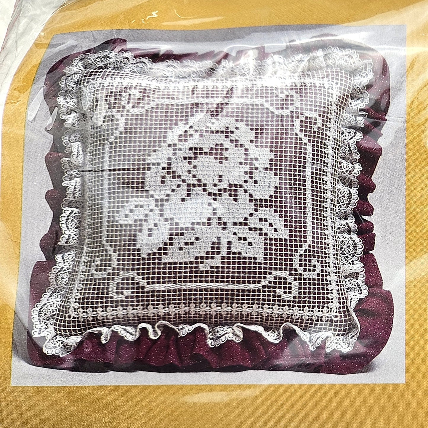 THE CREATIVE CIRCLE EMBROIDERY KIT:  ROSE GARDEN BEAUTY FLOWER PILLOW   LF0
