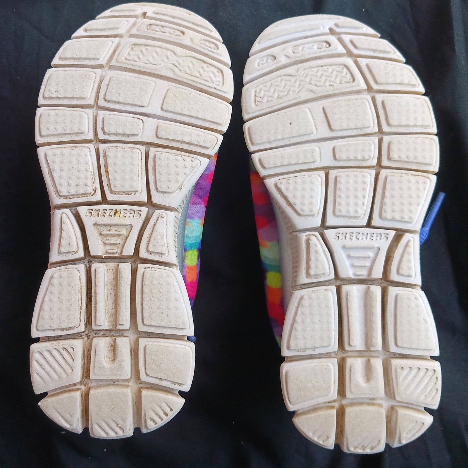 PRE-OWNED SKETCHERS CHILD SHOE:  PSYCHEDELIC RAINBOW COLORS SIZE 11    BM1