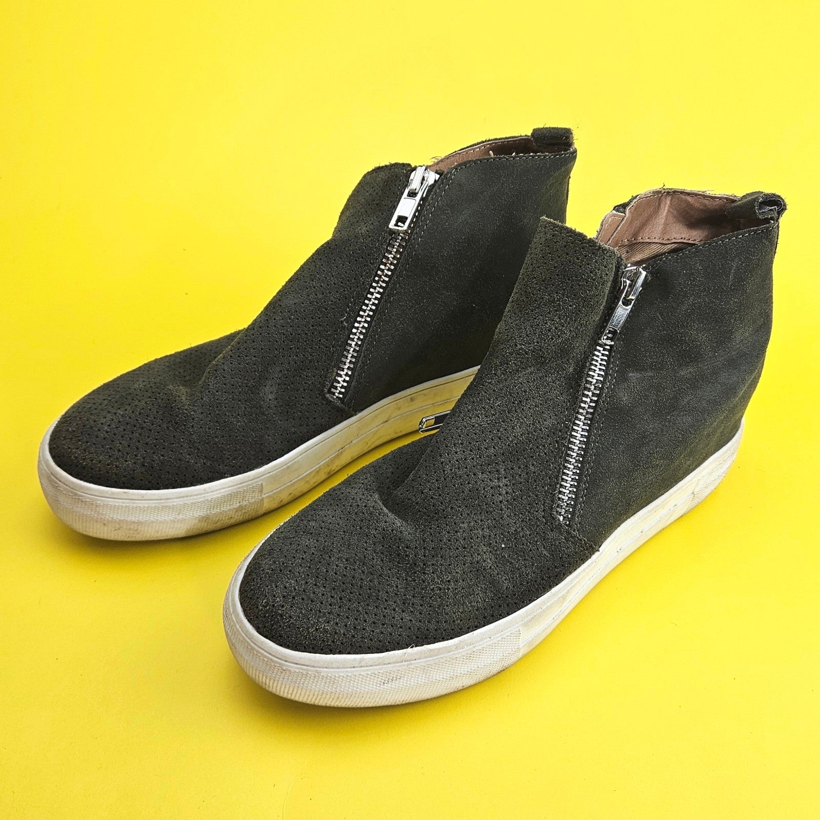 PREOWNED STEVE MADDEN CARLEN WOMENS SHOES SIZE 6: HIGH TOP SNEAKER OLIVE    JA1