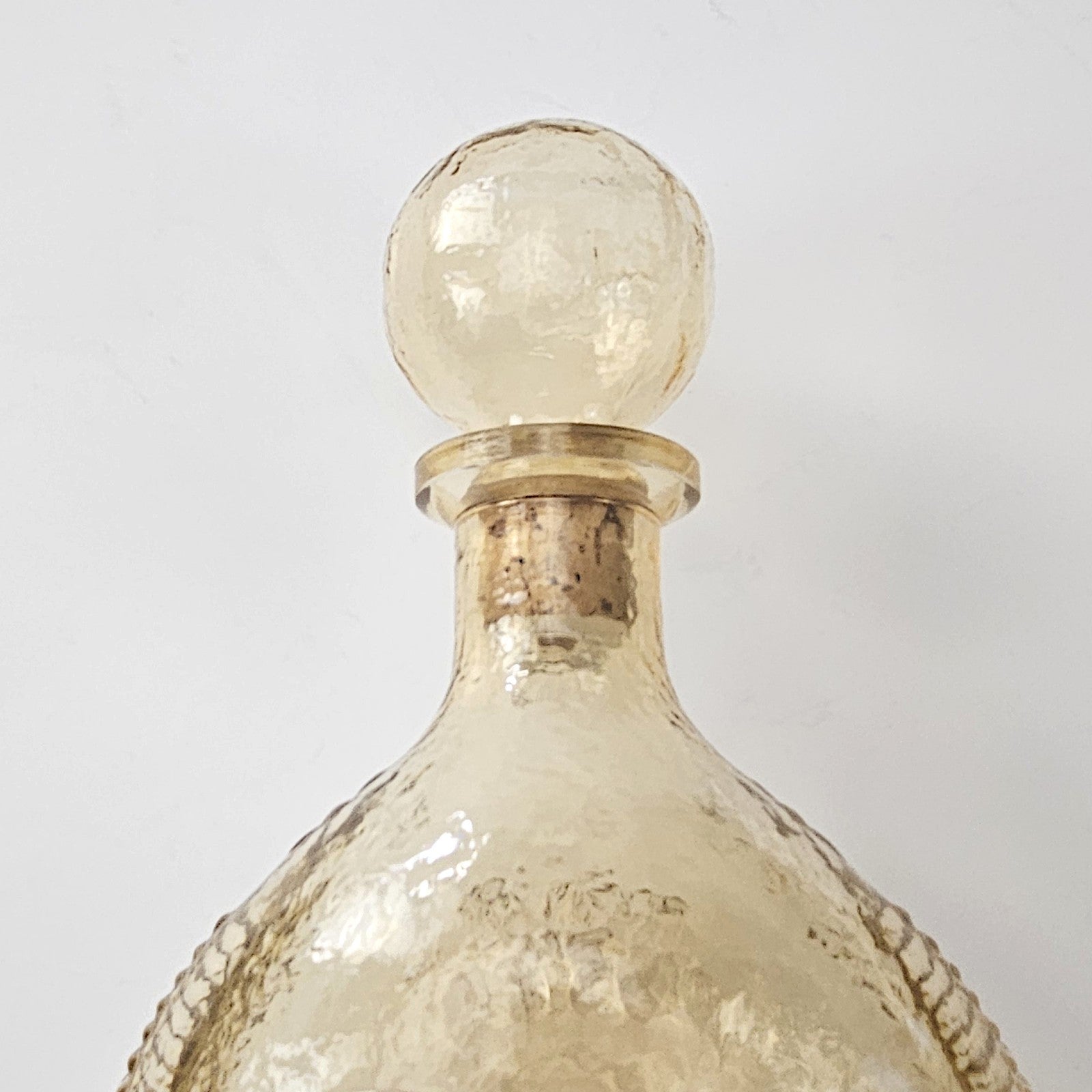 VINTAGE 1960s LORD CALVERT WHISKEY GLASS DECANTER:  HORN OF PLENTY    DJ5
