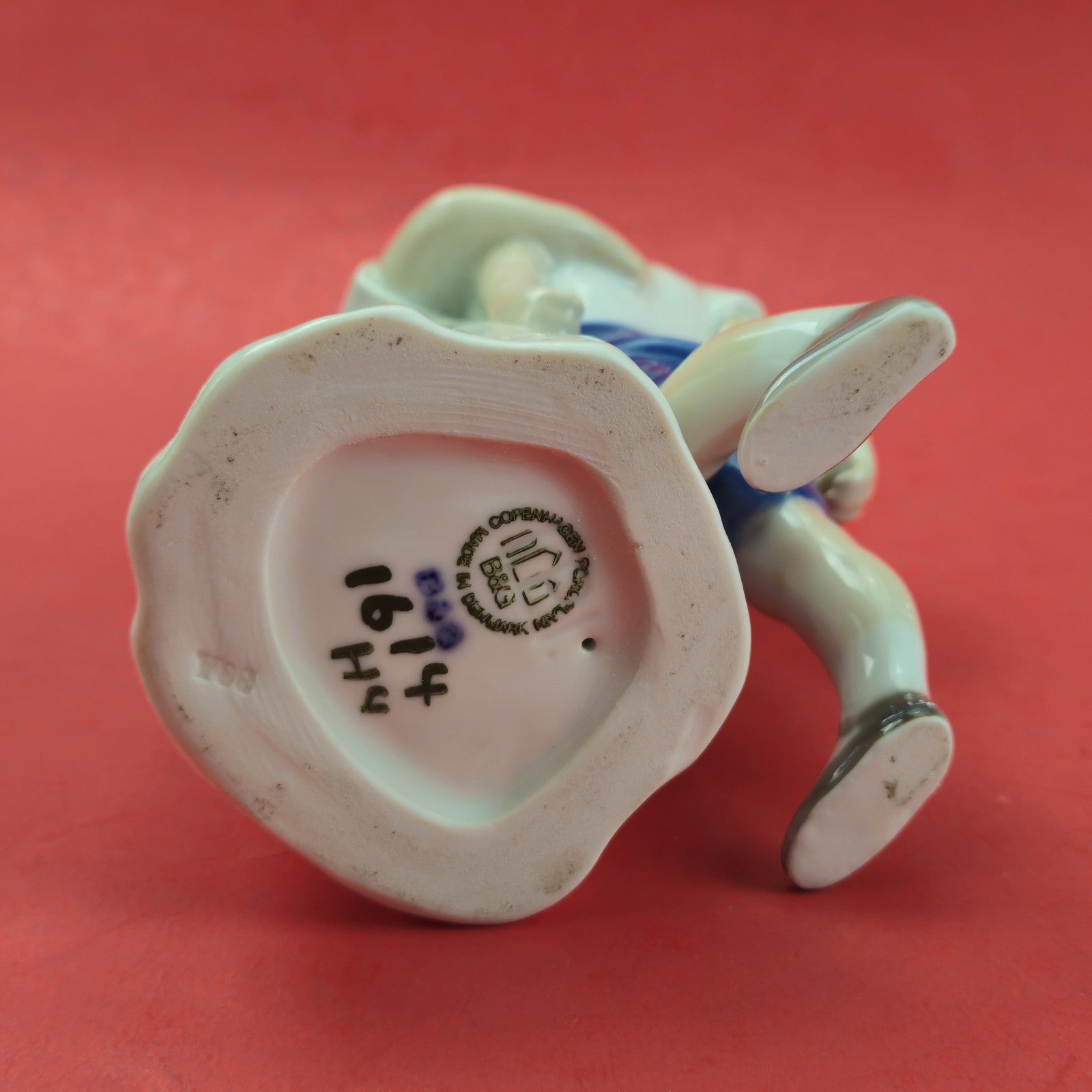 BING AND GRONDAHL ROYAL COPENHAGEN FIGURINE:  LOVE REFUSED #16144