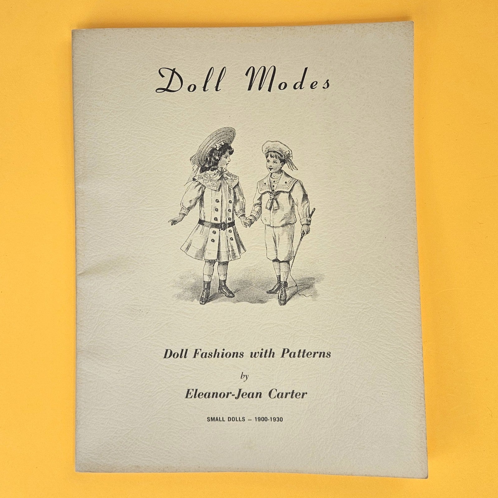 SIGNED 1972 DOLL MODES BOOK BY ELEANOR J CARTER DOLL FASHIONS W/ PATTERNS  LF0