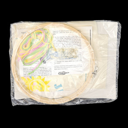 THE CREATIVE CIRCLE STAMPED EMBROIDERY HOOP CRAFT KIT:  1949 JESUS LOVES ME   LF2