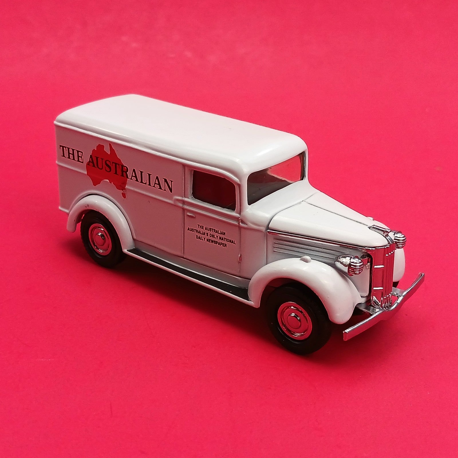 MATCHBOX POWER OF THE PRESS COLLECTIBLE: 1937 GMC VAN THE AUSTRALIAN YPP-07 FM1