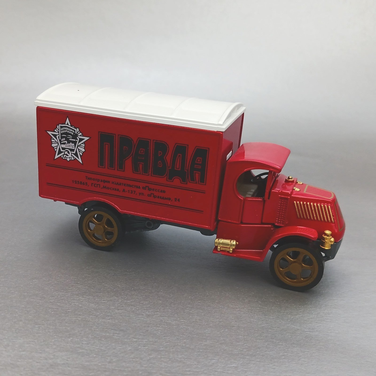 MATCHBOX POWER OF THE PRESS COLLECTIBLE: 1920 MACK AC PRAVDA  YPP-06 FM1