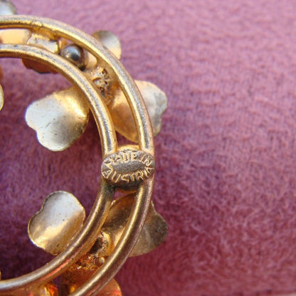 VINTAGE AUSTRIA FLORAL RHINESTONE WREATH  BROOCH / PIN     HH2