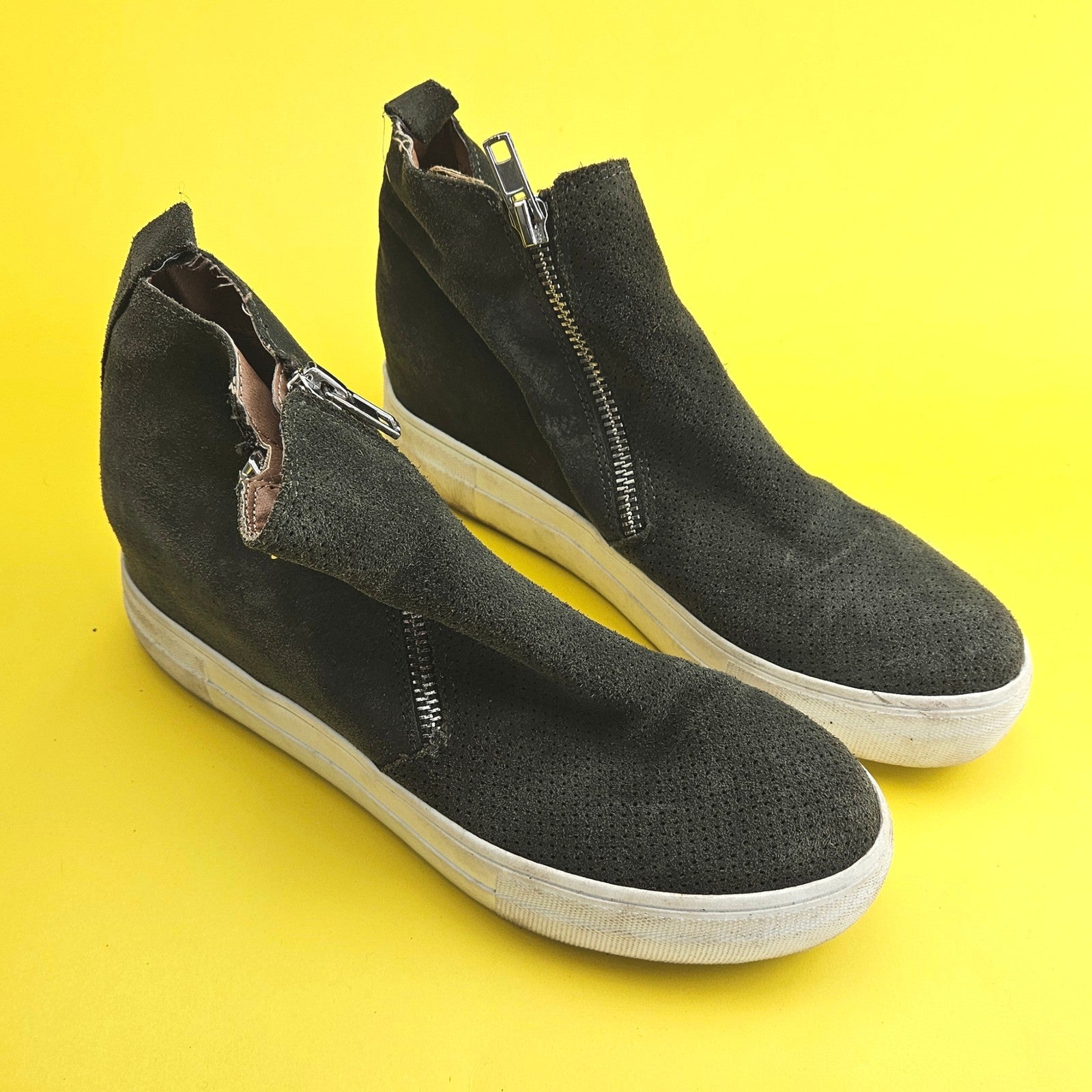 PREOWNED STEVE MADDEN CARLEN WOMENS SHOES SIZE 6: HIGH TOP SNEAKER OLIVE    JA0