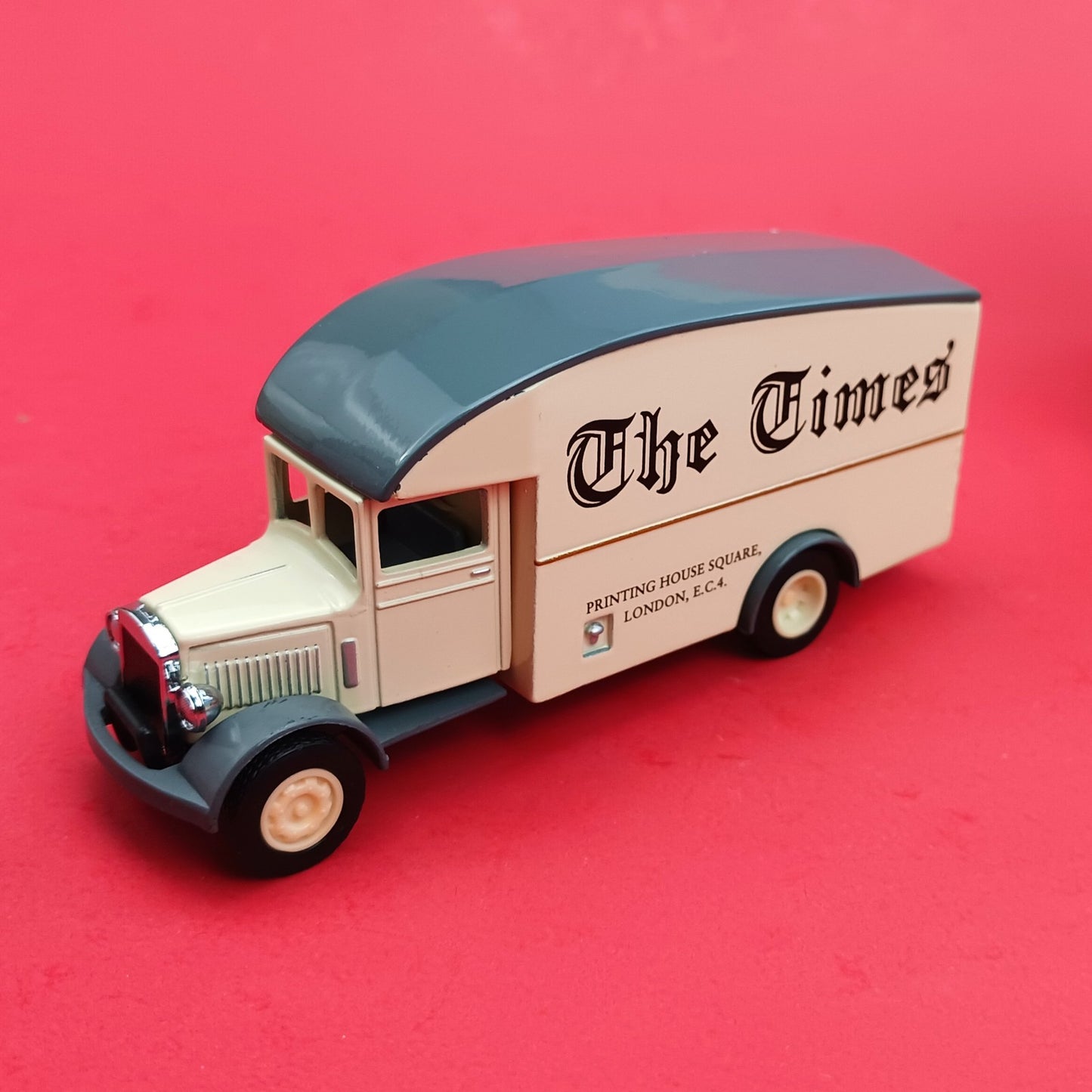 MATCHBOX POWER OF THE PRESS COLLECTIBLE: 1931 MORRIS VAN LONDON TIMES YPP-02 FM3
