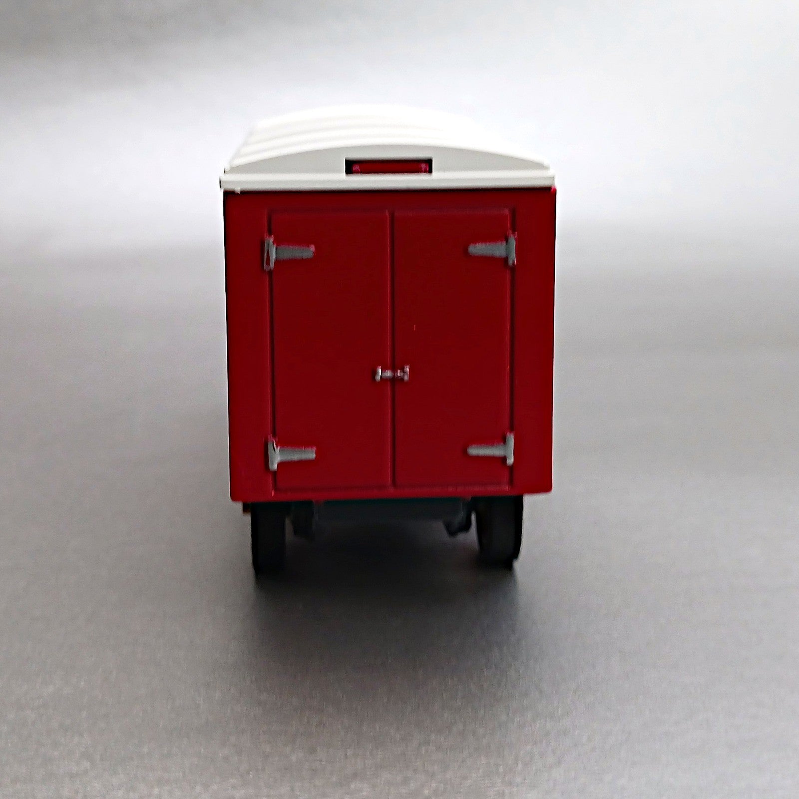 MATCHBOX POWER OF THE PRESS COLLECTIBLE: 1920 MACK AC PRAVDA  YPP-06 FM6