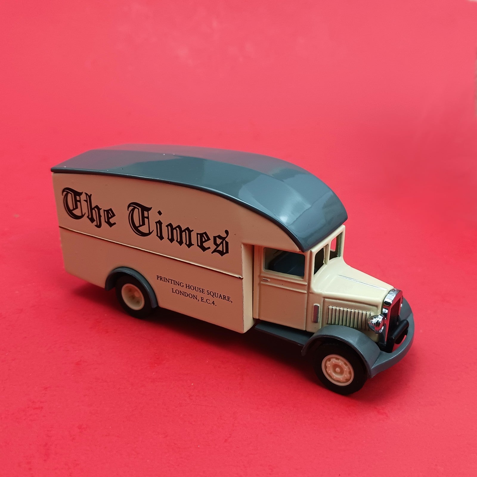 MATCHBOX POWER OF THE PRESS COLLECTIBLE: 1931 MORRIS VAN LONDON TIMES YPP-02 FM1