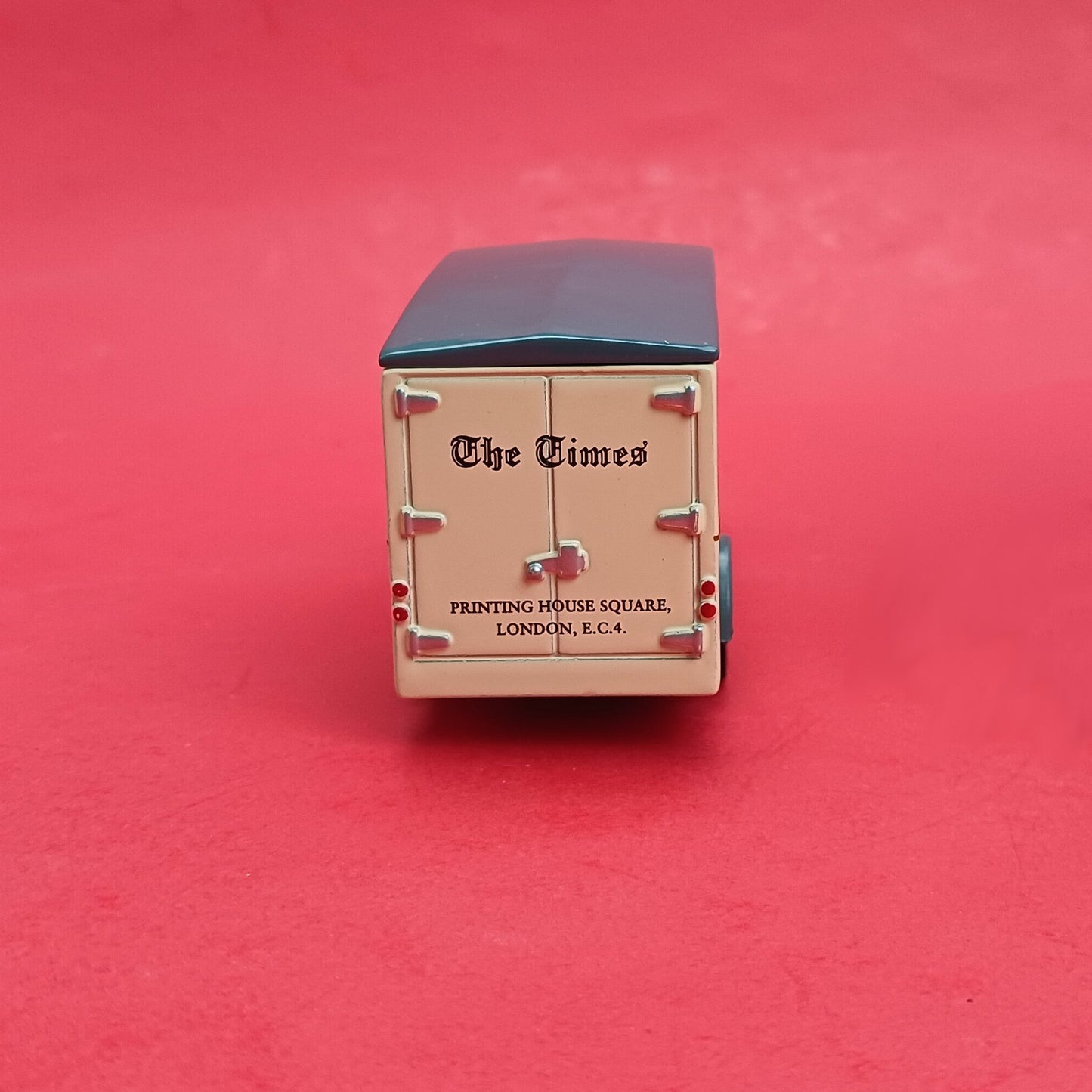 MATCHBOX POWER OF THE PRESS COLLECTIBLE: 1931 MORRIS VAN LONDON TIMES YPP-02 FM6