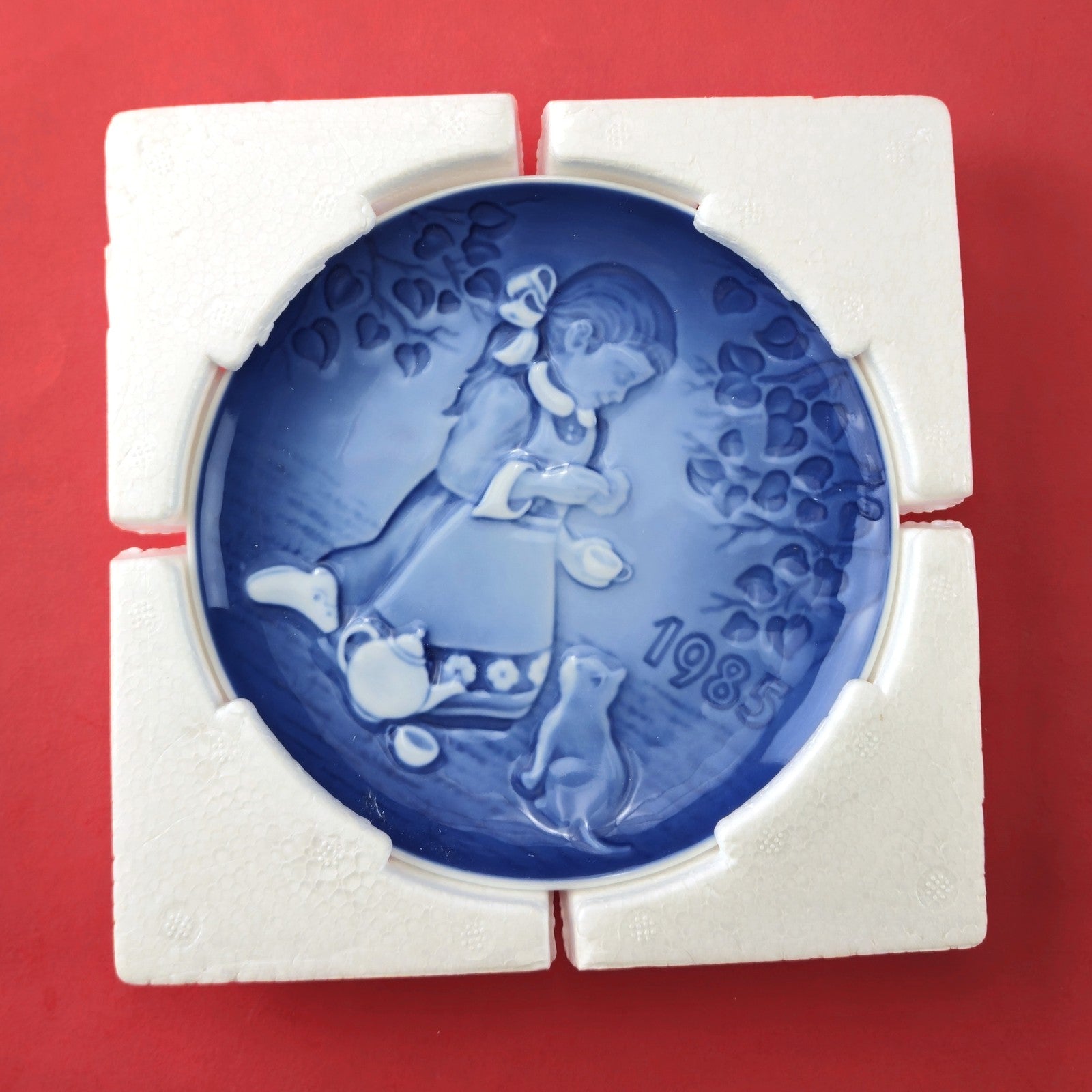 1985 BING & GRONDAHL B & G CHILDREN'S DAY PLATE:  THE MAGICAL TEA PARTY1