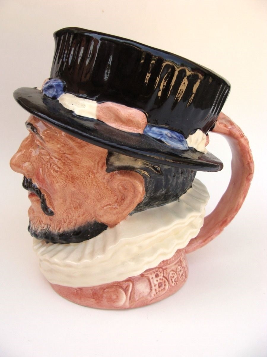 ROYAL DOULTON CHARACTER LARGE JUG: BEEFEATER D6206 VAR. 3  NO BOX     KM3