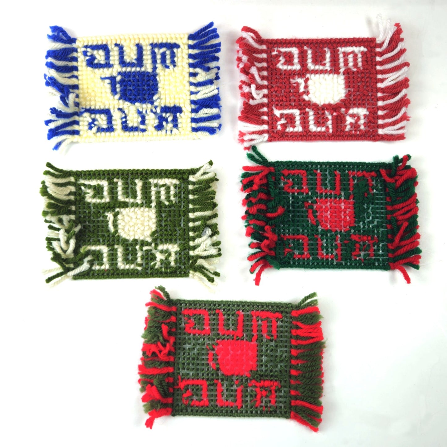 5 VINTAGE HANDMADE RETRO MUG RUG COASTER EMBROIDERED PLASTIC CANVAS1