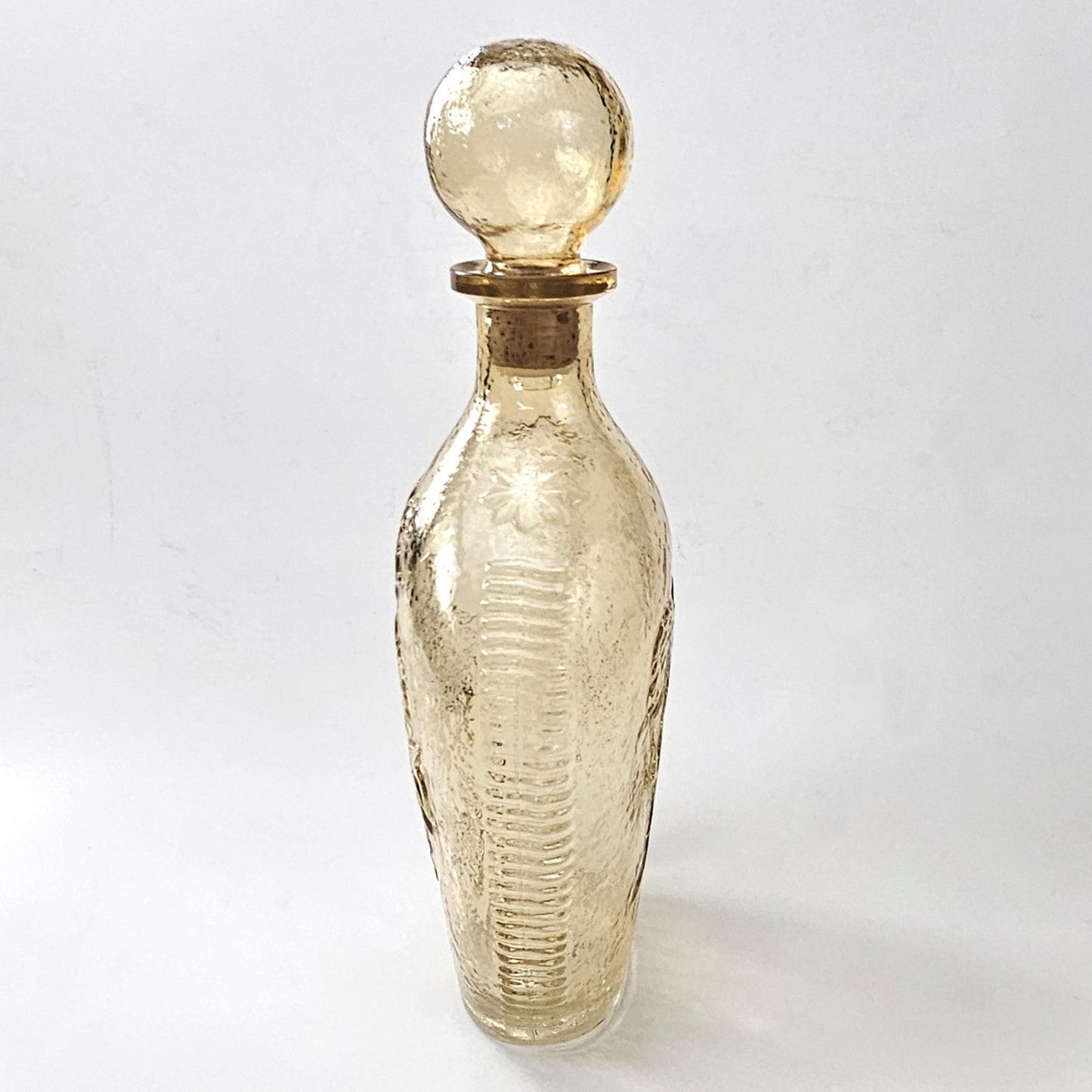 VINTAGE 1960s LORD CALVERT WHISKEY GLASS DECANTER:  HORN OF PLENTY    DJ1