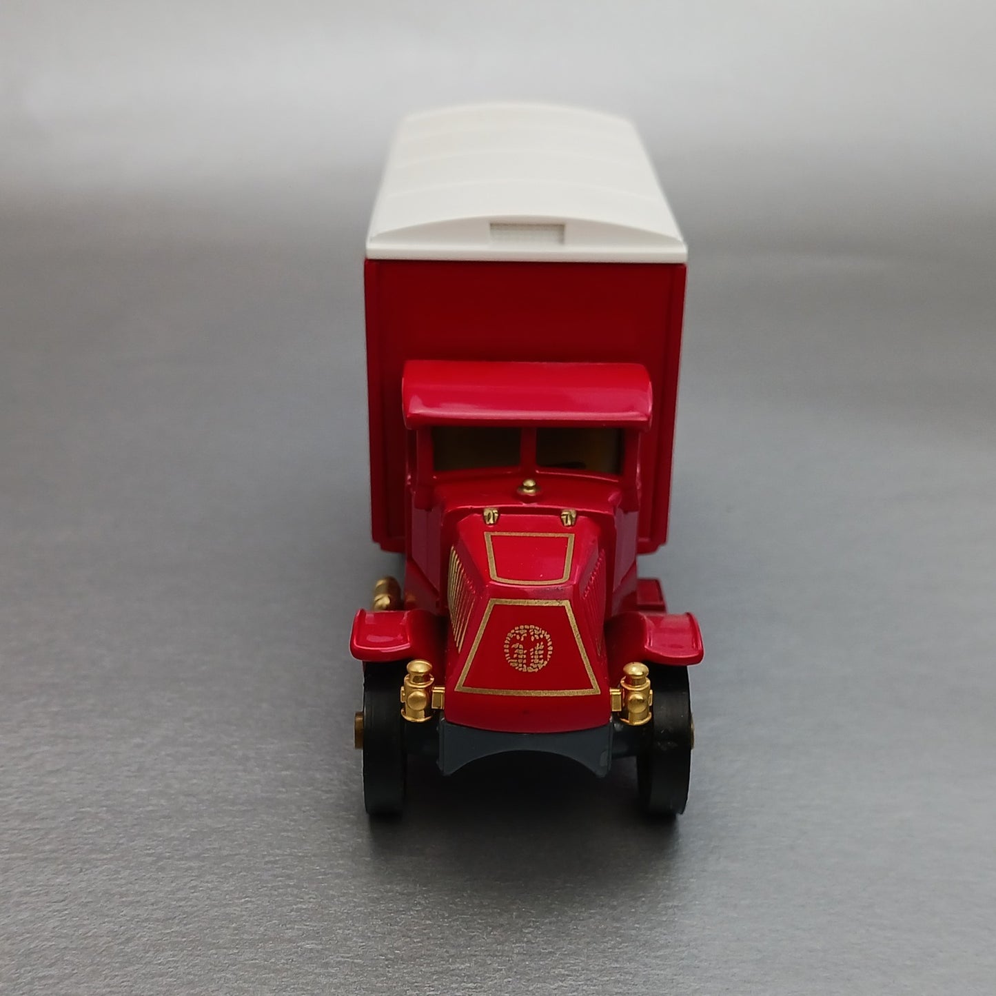 MATCHBOX POWER OF THE PRESS COLLECTIBLE: 1920 MACK AC PRAVDA  YPP-06 FM2