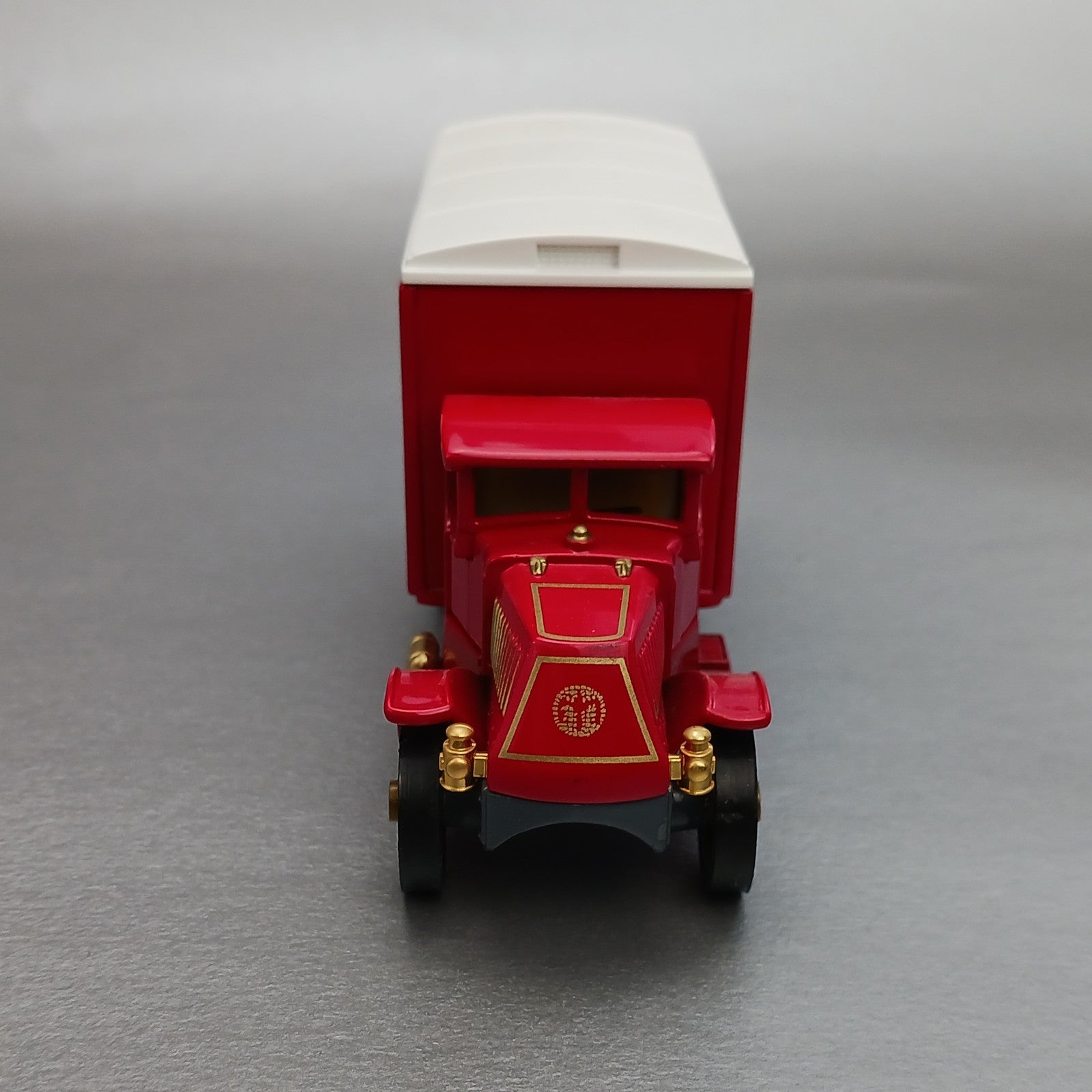 MATCHBOX POWER OF THE PRESS COLLECTIBLE: 1920 MACK AC PRAVDA  YPP-06 FM2