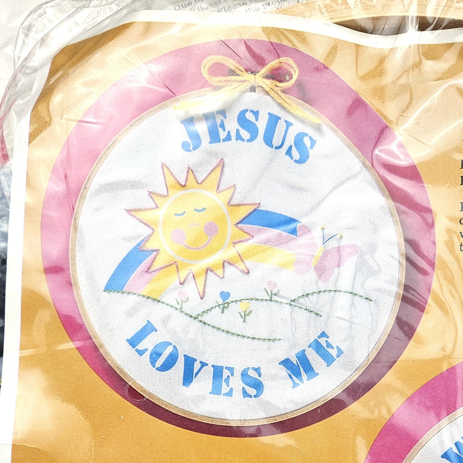 THE CREATIVE CIRCLE STAMPED EMBROIDERY HOOP CRAFT KIT:  1949 JESUS LOVES ME   LF0