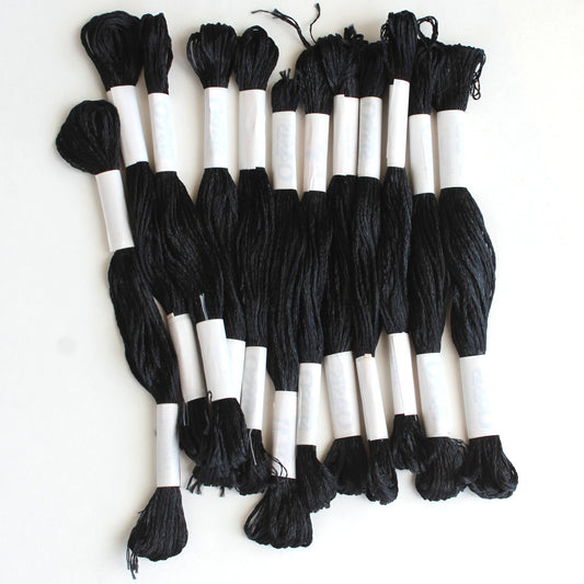 12 SKEINS OASIS SILK RAYON THREADS:  BLACK    BM0