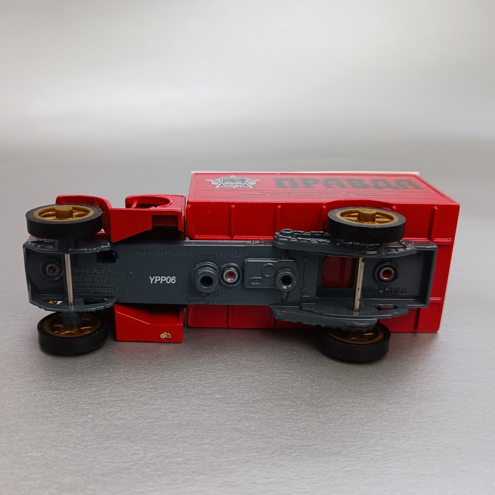 MATCHBOX POWER OF THE PRESS COLLECTIBLE: 1920 MACK AC PRAVDA  YPP-06 FM4