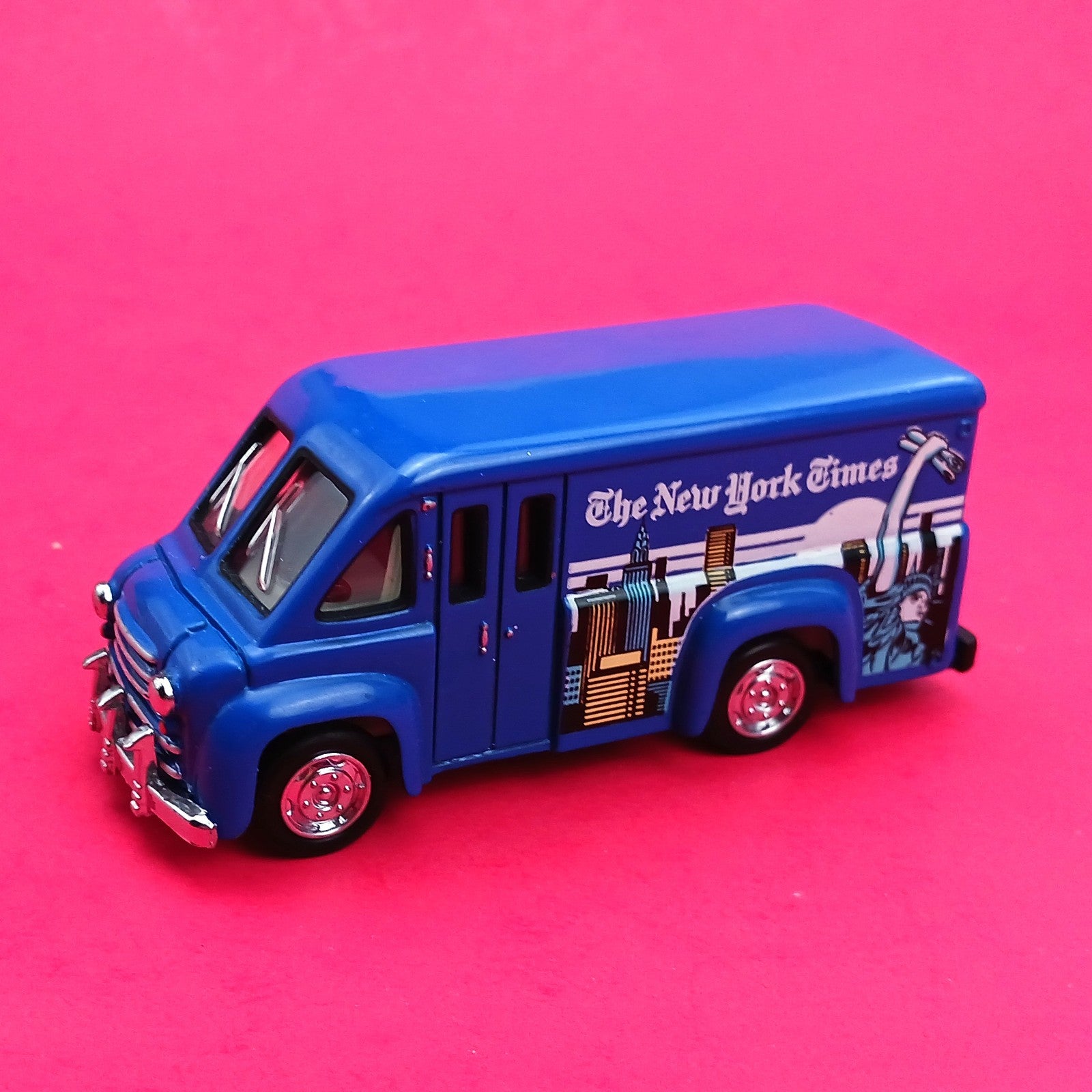 MATCHBOX POWER OF THE PRESS COLLECTIBLE DODGE ROUTE VAN NEW YORK TIMES YPP-04 FM3