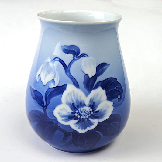 1936 BING & GRONDAHL B & G  DENMARK VASE:  CHRISTMAS ROSE BLUE OMBRE 2020