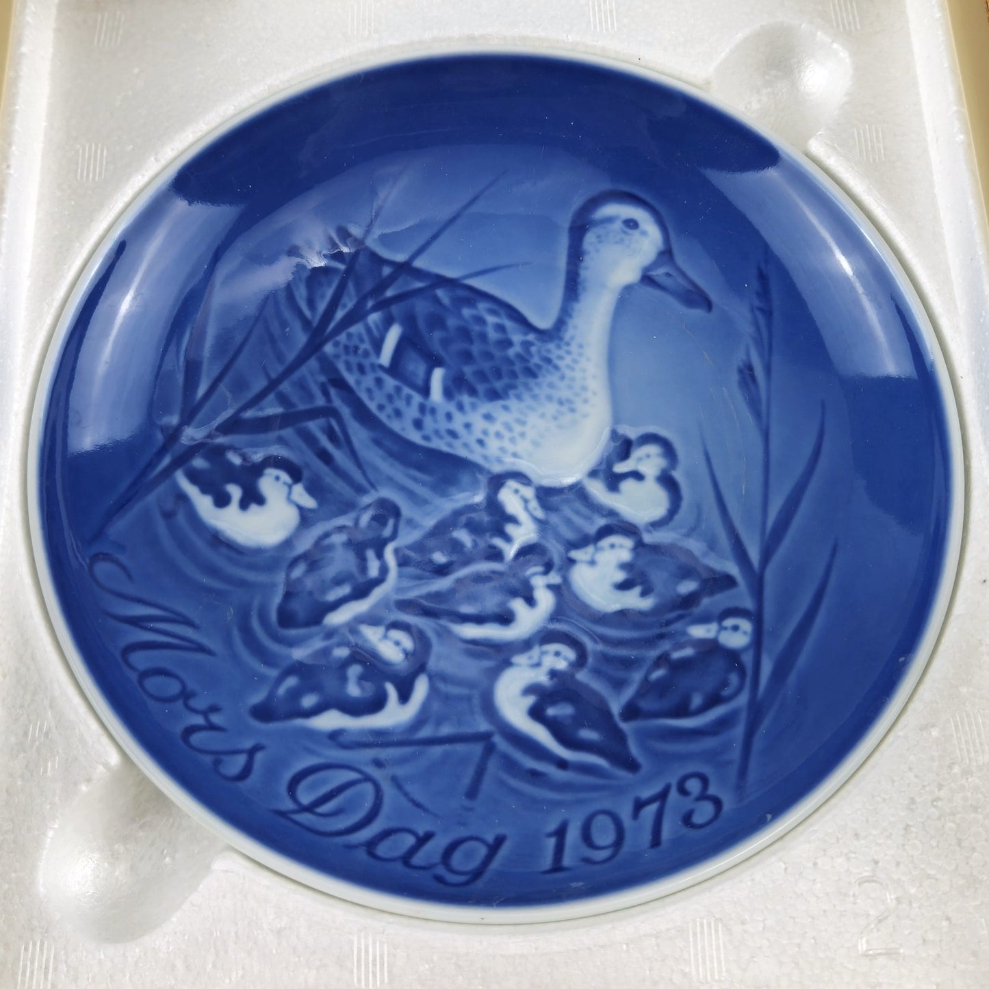 1973 BING & GRONDAHL B & G MORS DAG MOTHER'S DAY PLATE: DUCK WITH DUCKLINGS1