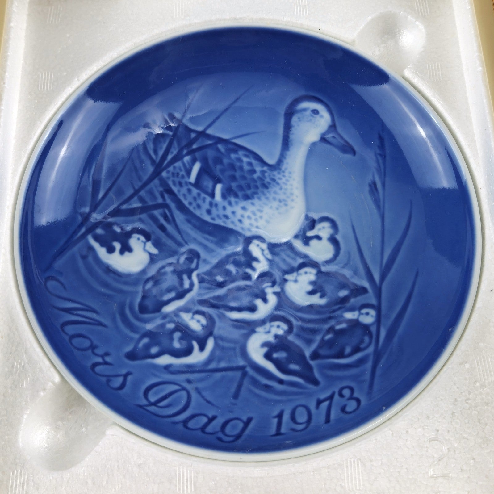 1973 BING & GRONDAHL B & G MORS DAG MOTHER'S DAY PLATE: DUCK WITH DUCKLINGS1