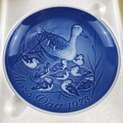 1973 BING & GRONDAHL B & G MORS DAG MOTHER'S DAY PLATE: DUCK WITH DUCKLINGS1