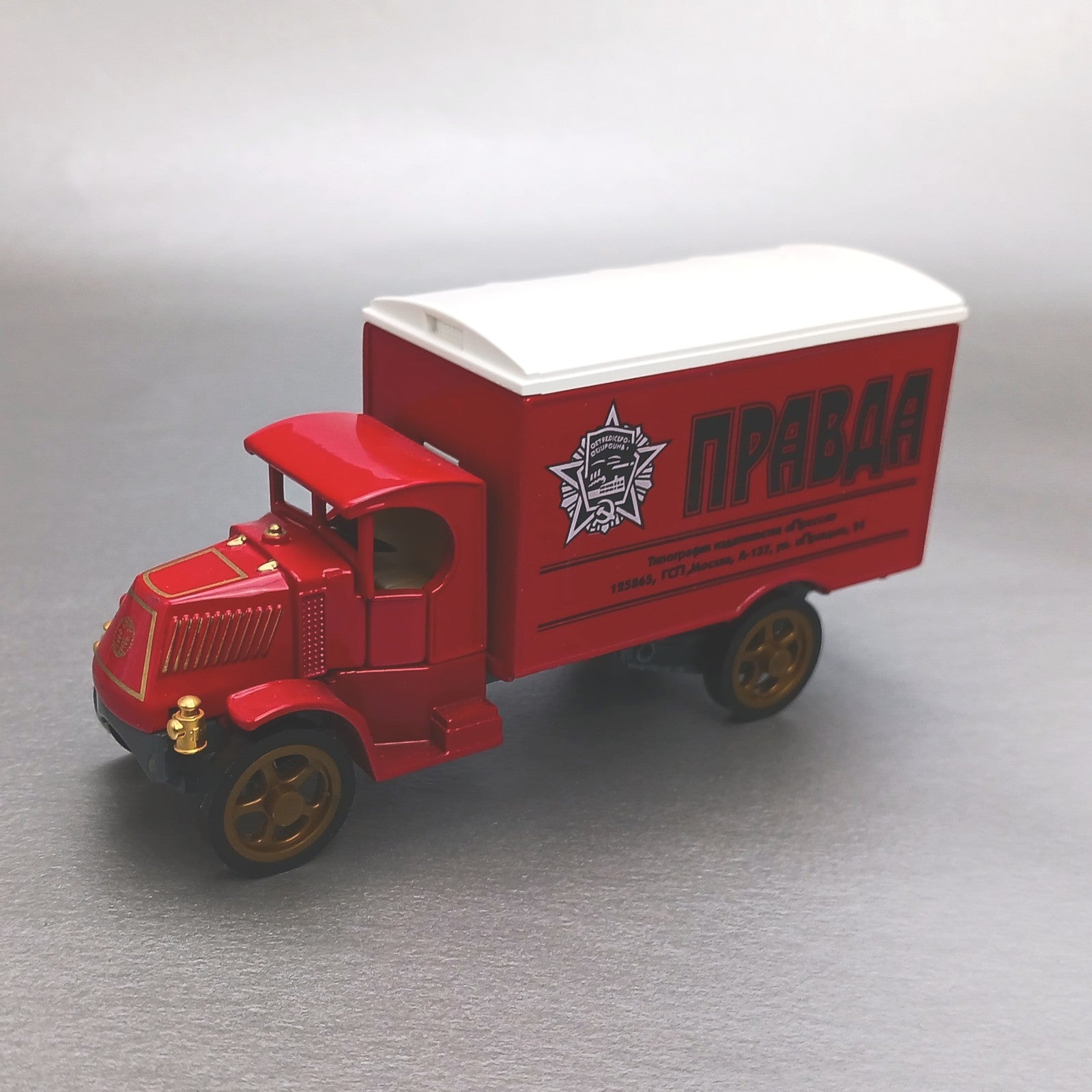 MATCHBOX POWER OF THE PRESS COLLECTIBLE: 1920 MACK AC PRAVDA  YPP-06 FM3